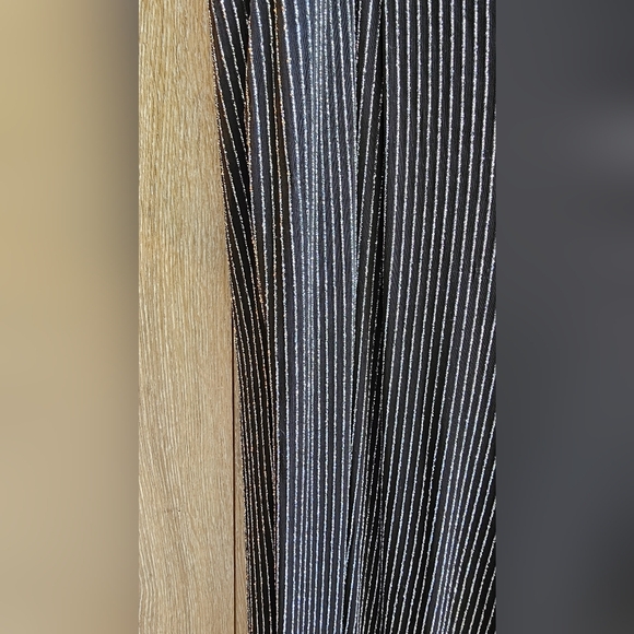 Torrid Black and Silver Gold Wide Leg Pants Stretchy Pull On Elastic Waist - Picture 4 of 6